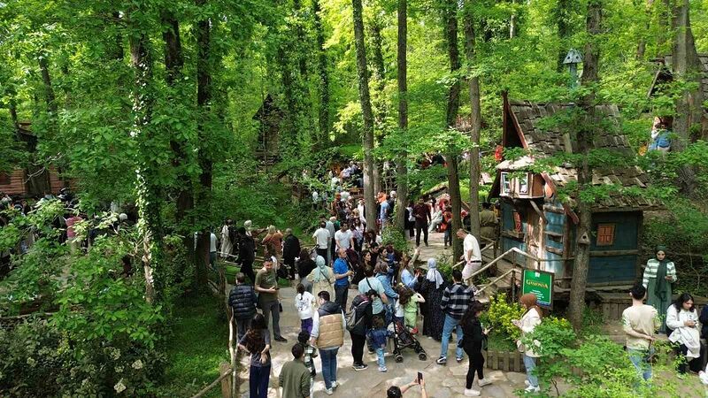 Kocaeli dolup taştı, metrelerce kuyruk oluştu