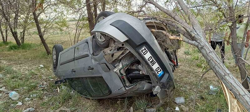 Konya’da lastiği patlayan otomobil takla attı: 4 yaralı