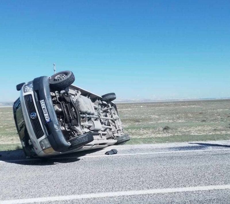 Konya’da minibüs devrildi: 1 yaralı