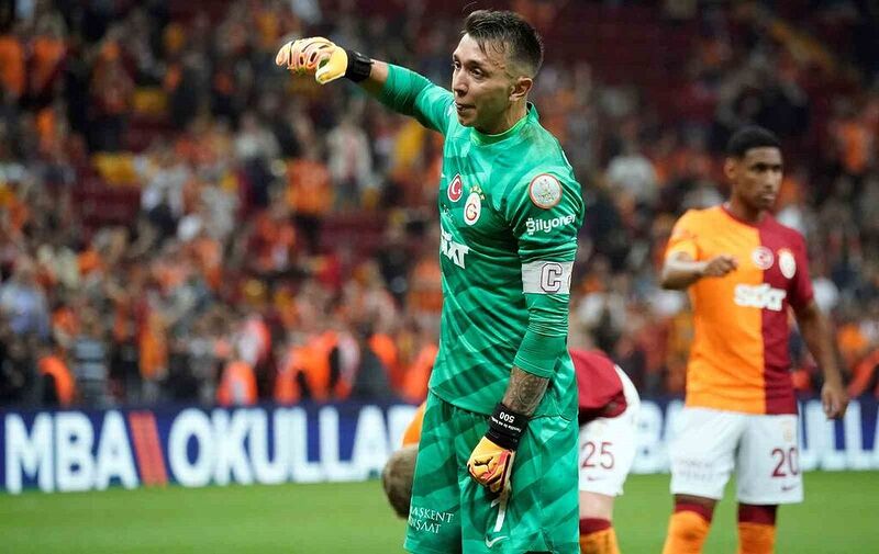 Maç sonu 3’lüsü Fernando Muslera’dan