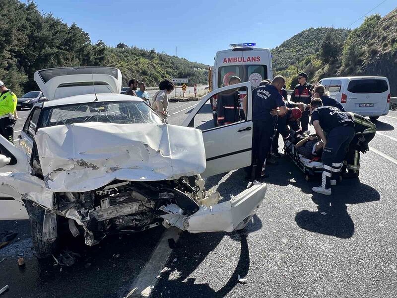 Manisa’da trafik kazası: 3 yaralı