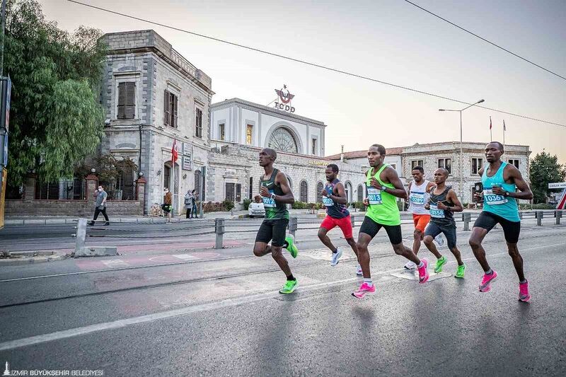 BEŞİNCİSİ DÜZENLENEN MARATON İZMİR,