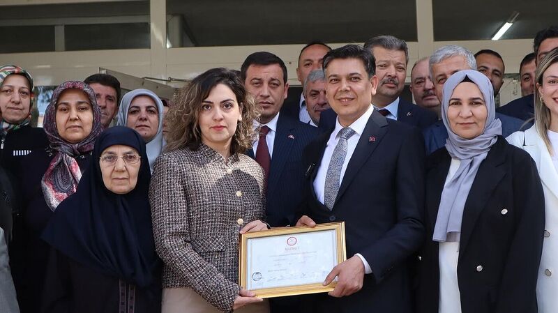 MHP LİDERİ BAHÇELİ'NİN TEBRİK ETTİĞİ SÖĞÜT BELEDİYE BAŞKANI DURGUT MAZBATASINI