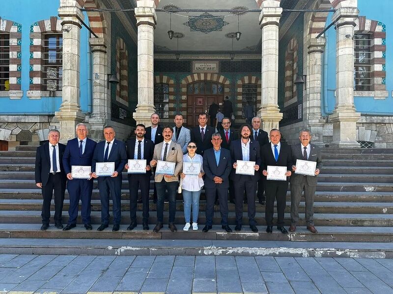 MHP’den il genel meclisi ve belediye meclis üyesi seçilen adaylar mazbatalarını aldı