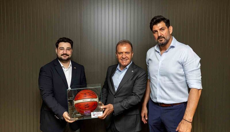 Play-off’a kalan basketbolcular Başkan Seçer ile bir araya geldi