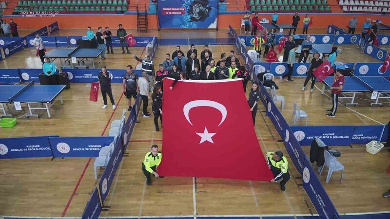 Polis Haftası öncesi kamu kurumları tenis müsabakasında bir araya geldi