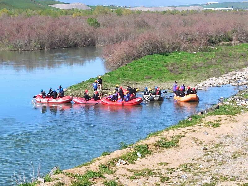 Rafting kampı için Bingöl’e geldiler