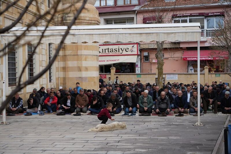 Ramazan ayının son cuma namazı Bayburt’ta kalabalık cemaatle kılındı