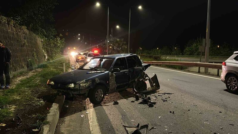 Rize’de 3 araçlı zincirleme kaza: 1’i ağır 2 yaralı