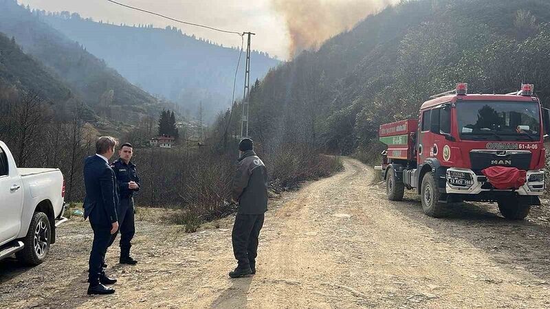 Rize’deki anız yangınını söndürme çalışmaları sürüyor