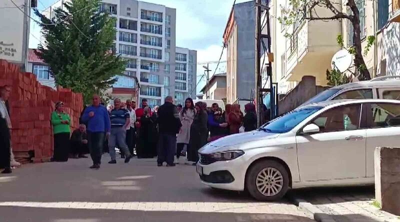 Sancaktepe’de aile dehşeti: Annesini ve abisini öldürdü, babası ve kız kardeşini yaraladı