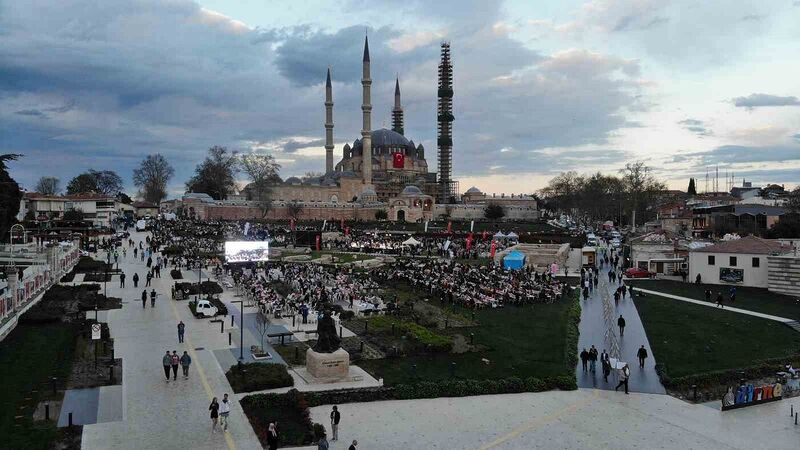 SELİMİYE CAMİİ GÖLGESİNDE 5