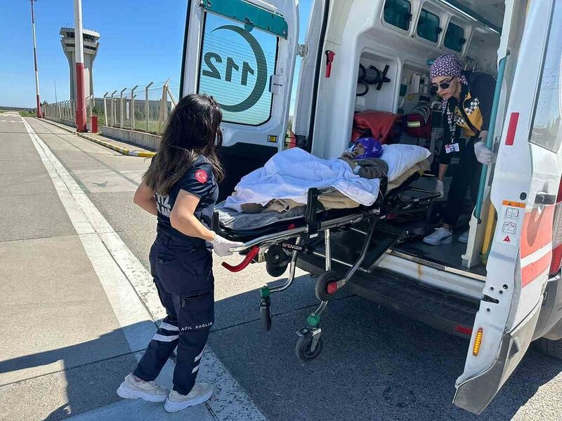 Şırnak’ta 91 yaşındaki hasta, ambulans helikopter ile Diyarbakır’a sevk edildi