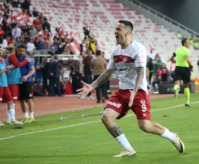 SİVASSPOR’UN GOLCÜ FUTBOLCUSU REY