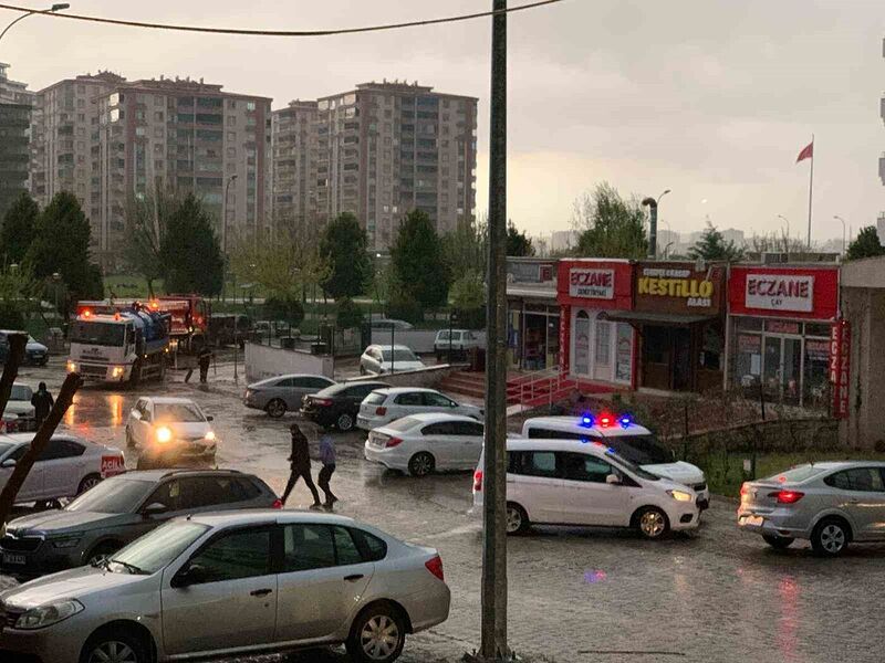 GAZİANTEP'TE BİR SİTE GÖREVLİSİ,