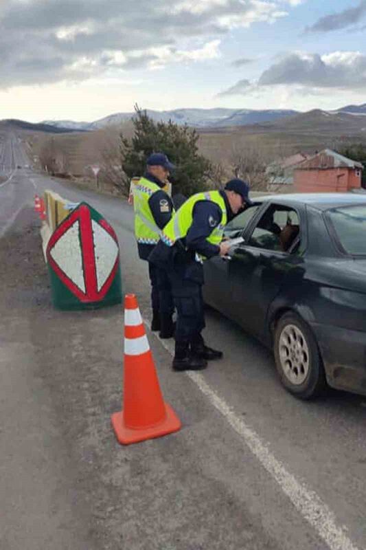 TATİLCİLER DÖNÜŞ YOLUNDA. (OLGUN