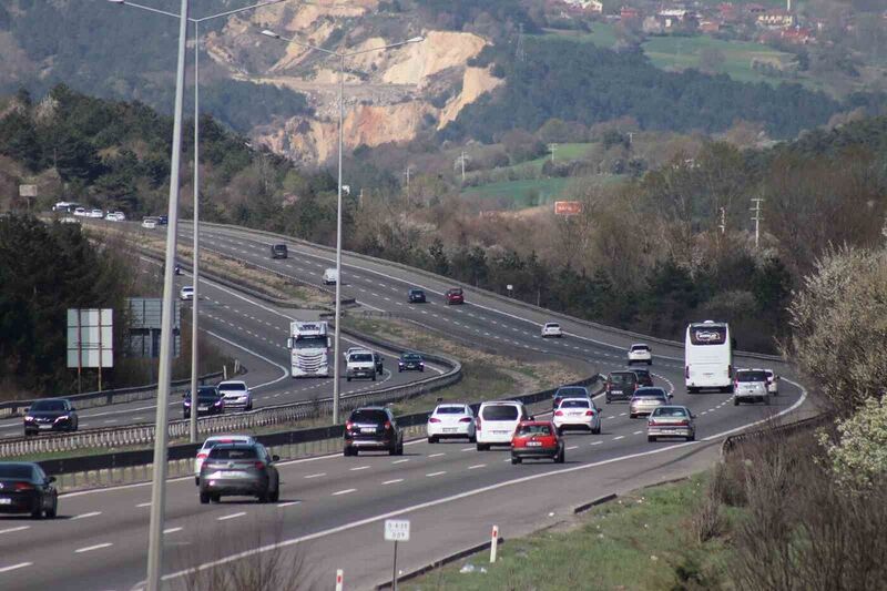 Tatilin son gününde TEM’in Bolu geçişinde trafik akıcı