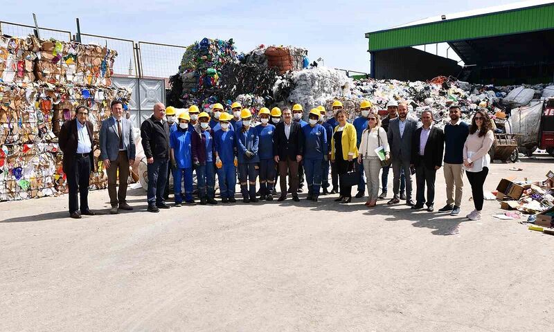 Tepebaşı’nda tonlarca atık kazanca dönüşüyor