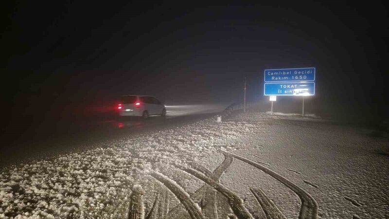 Tokat’ta nisan yağmuru beklenirken kar sürprizi