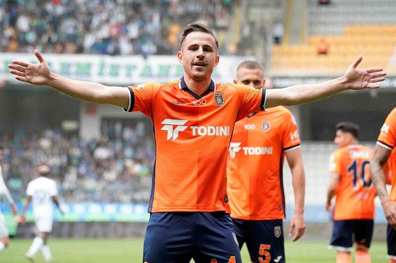 Trendyol Süper Lig: Başakşehir: 1 – Çaykur Rizespor: 0 (İlk yarı)