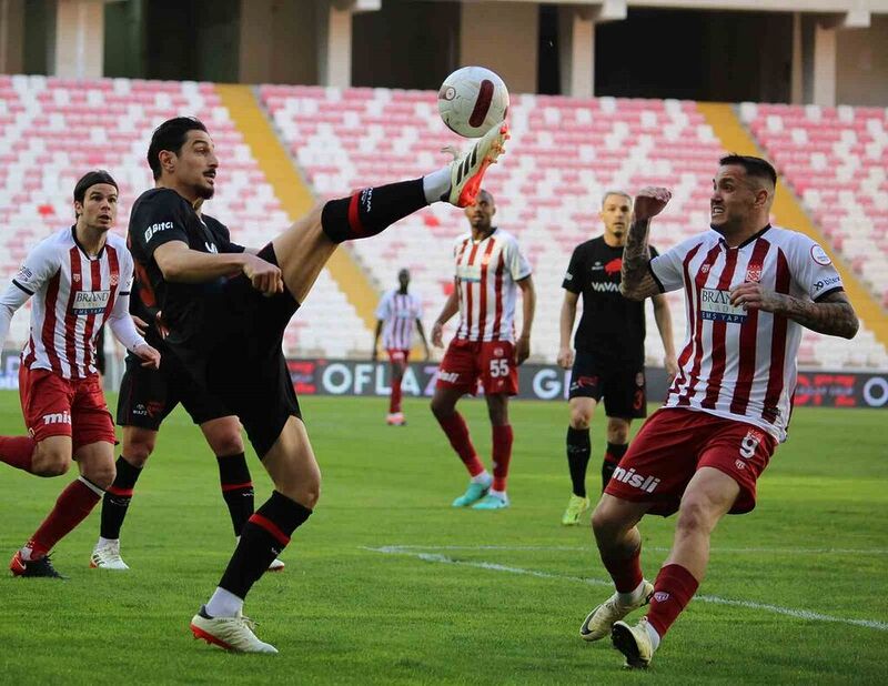 Trendyol Süper Lig: E.Y Sivasspor: 0 – Fatih Karagümrük: 0 (İlk yarı)