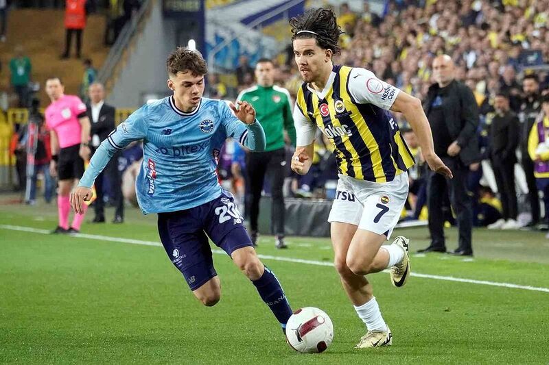 Trendyol Süper Lig: Fenerbahçe: 1 – Adana Demirspor: 1 (İlk yarı)