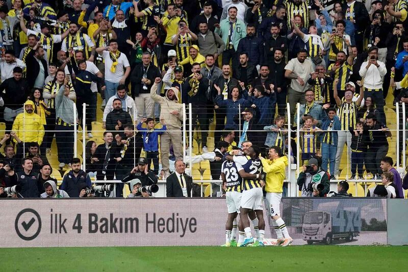 Trendyol Süper Lig: Fenerbahçe: 1 – Beşiktaş: 0 (İlk yarı)