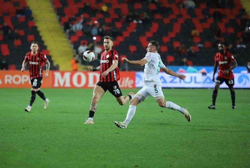 Trendyol Süper Lig: Gaziantep FK: 0 – Alanyaspor: 2 (İlk yarı)