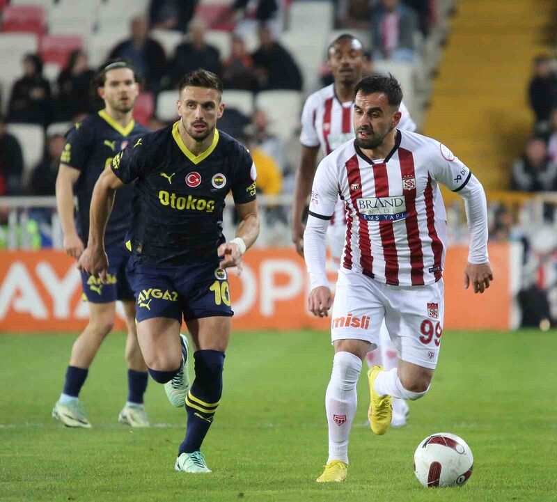 Trendyol Süper Lig: Sivasspor: 0 – Fenerbahçe: 1 (İlk yarı)