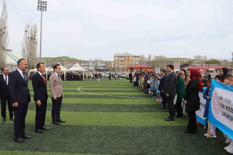 Tutak’ta 23 Nisan çocuk bayramı törenle kutlandı