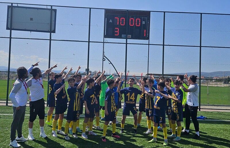 U14 TÜRKİYE FUTBOL ŞAMPİYONASI GERÇEKLEŞTİRİLDİ. FİNAL MAÇINDA İSTANBUL KARTALSPOR'U 3-1