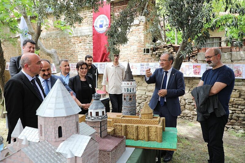 Yeşilçam filmlerinden esinlenen eserler görücüye çıktı