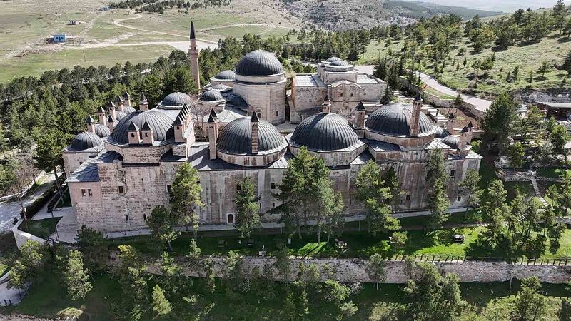 Yüzyıllara meydan okuyan Seyyit Battal Gazi Külliyesi havadan görüntülendi