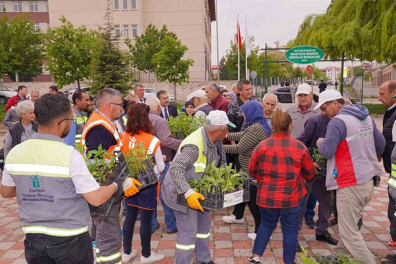 TEPEBAŞI BELEDİYESİ’NİN GÖNÜLLÜ BAHÇELERİ'NDE