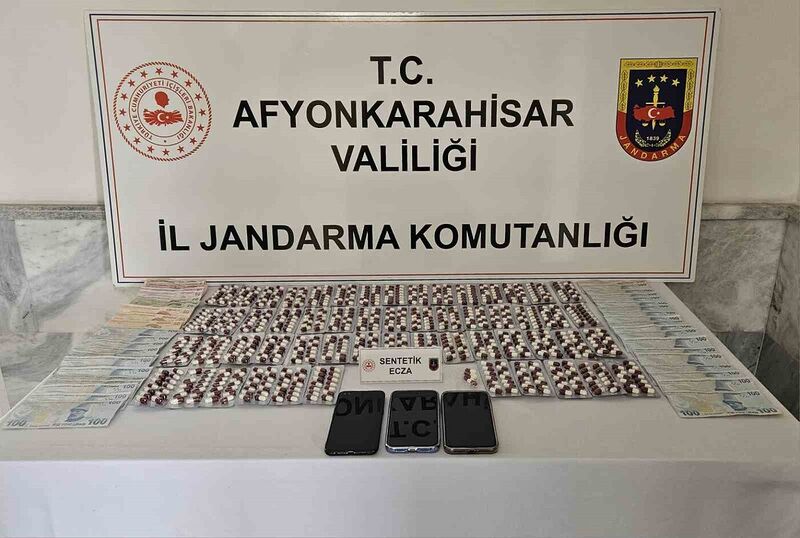 Afyonkarahisar’da uyuşturucu tacirleri yakalandı