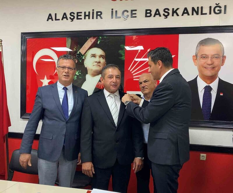 Alaşehir İYİ Parti İlçe Başkanı ve yönetiminden 8 kişi görevlerinden ve partiden istifa etti