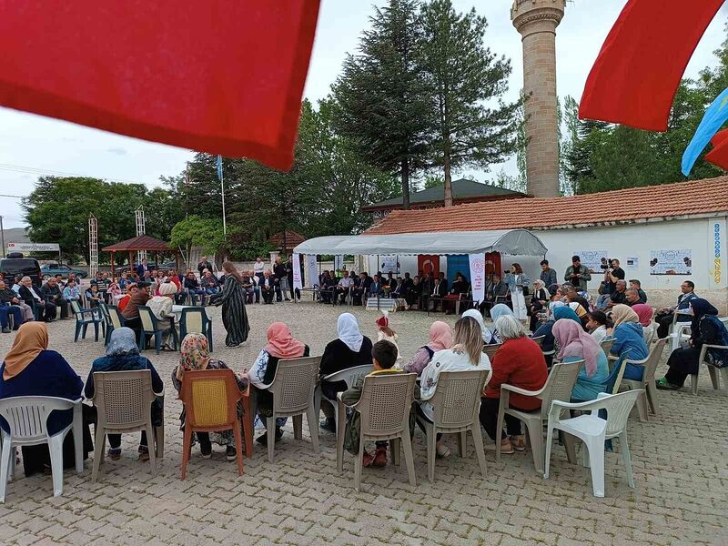 Altay Köyü’nde Orta Oyunu Gösterisi ve Atölyesi gerçekleştirildi