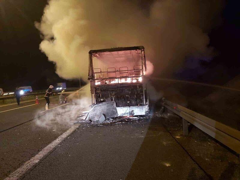 Ankara’da yolcu otobüsü alev alev yandı