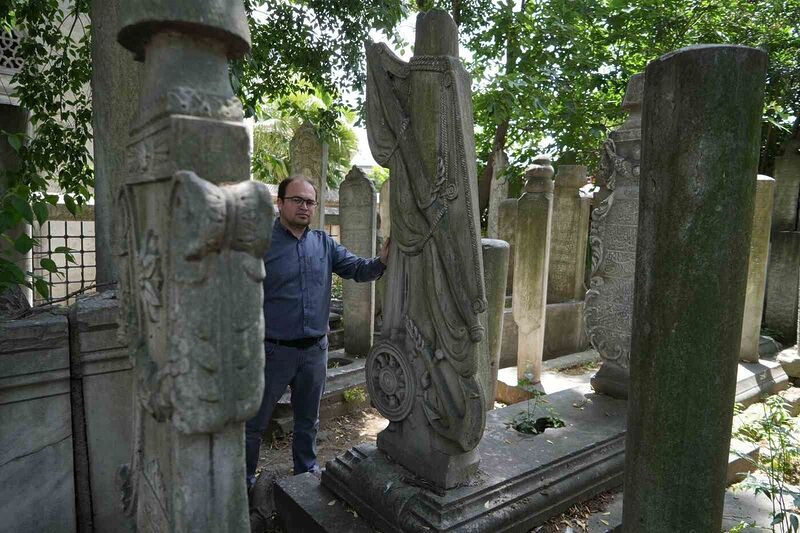 Araştırmacı – Yazar Osmanlı mezar taşlarındaki sırları anlattı