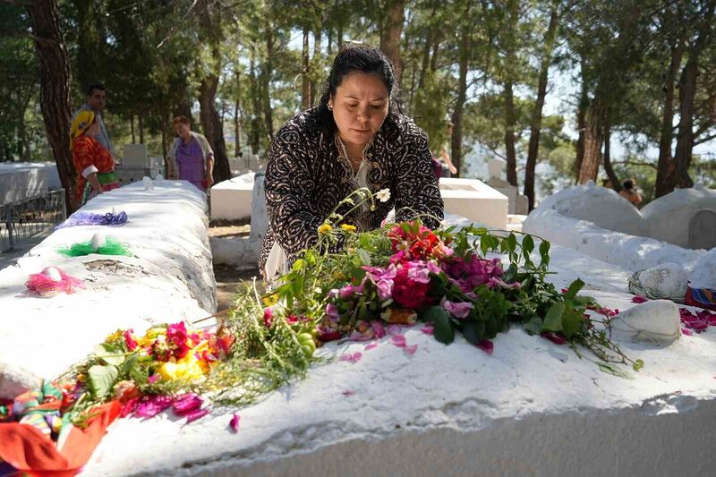 Asırlardır Hıdırellez’ı mezarlıkta kutluyorlar