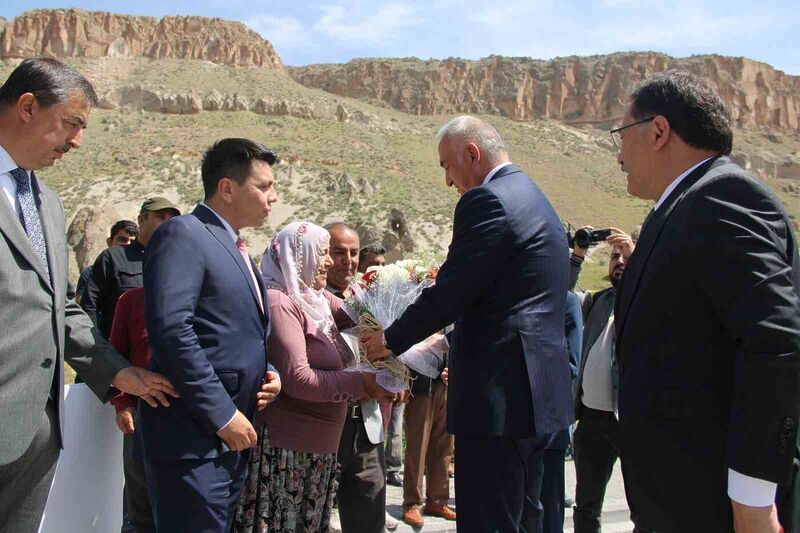 Bakan Ersoy, Kapadokya’nın girişi kapısını gezdi