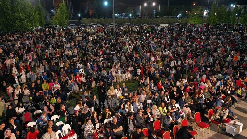 BALIKESİR'DE GENÇLİK FESTİVALİ KONSERLERİ