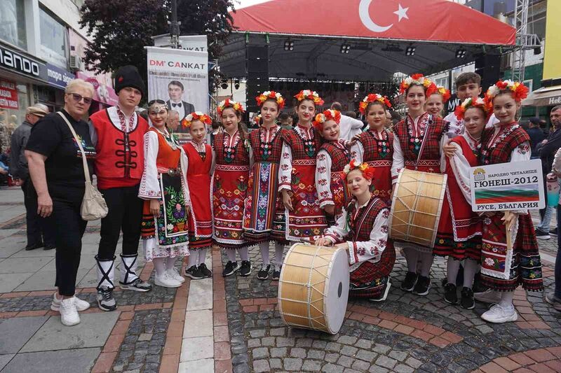 Balkanlardan gelen öğrenciler, Gençlik Şöleni’nde sahne aldı