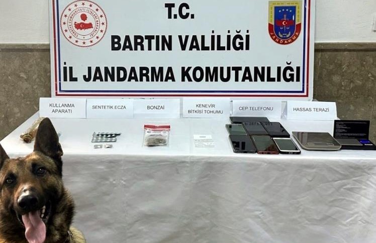 Bartın’da 6 eve eş zamanlı uyuşturucu operasyonu