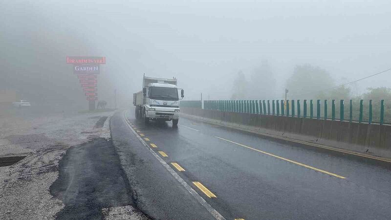 Bolu Dağı’nda sis ve yağış etkili oluyor