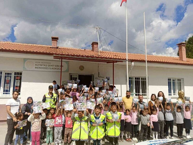 Bozdoğan İlçe Jandarma Komutanlığı’ndan öğrencilere trafik eğitimi