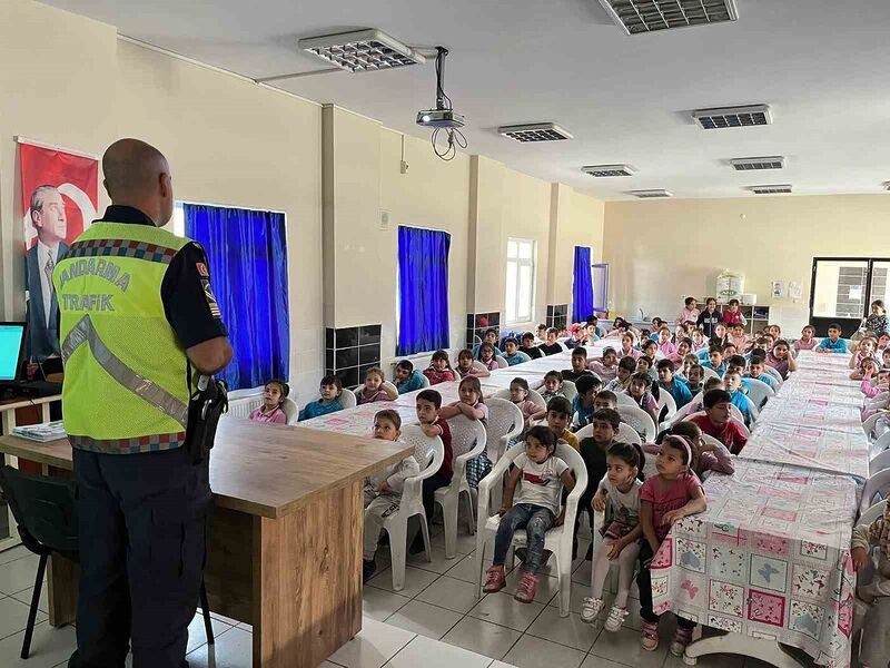 Bozdoğanlı minikler trafik kurallarını öğrendi