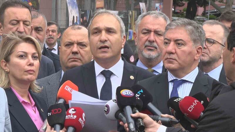 CHP’li milletvekilleri TBMM’den Milli Eğitim Bakanlığına yürüdü