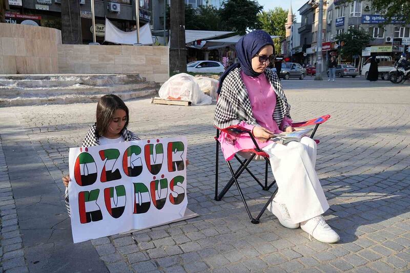 Cumhuriyet Meydanında Filistin için sessiz eylem