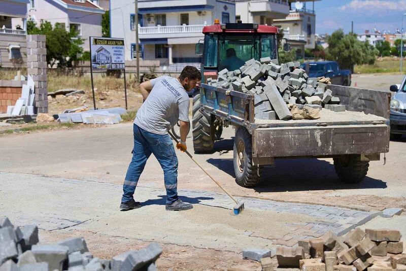 Didim’de yol bakım ve onarım çalışmaları devam ediyor